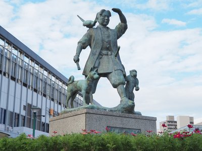 🍑 모모타로 동상